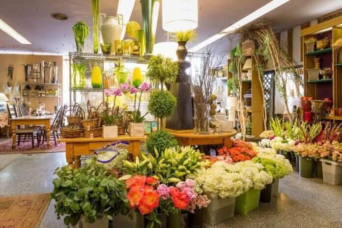 Thiết kế cửa hàng hoa tươi luôn đòi hỏi sự sáng tạo và tinh tế. Chúng tôi đang khát khao mang đến khách hàng những trải nghiệm hoa tươi đầy màu sắc và đa dạng nhất. Hãy đến với chúng tôi và trải nghiệm đẳng cấp trong những bó hoa của chúng tôi!