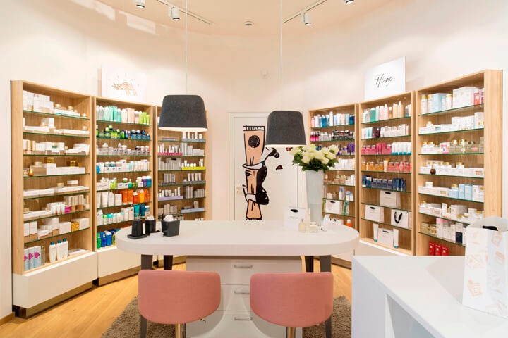 Bạn nên chọn IDecor.vn làm đơn vị thi công shop nước hoa của bạn