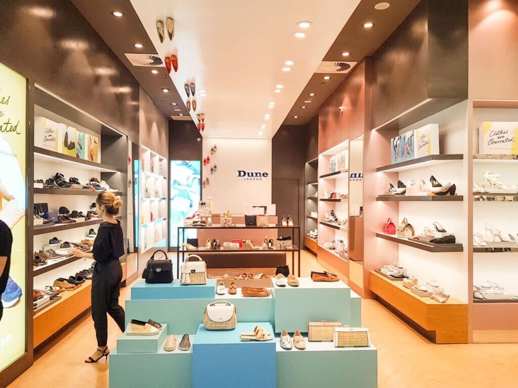 Thiết kế shop túi xách đẹp và thẩm mỹ